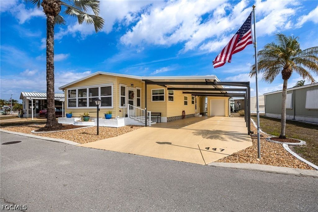 447 Snead Dr, North Fort Myers