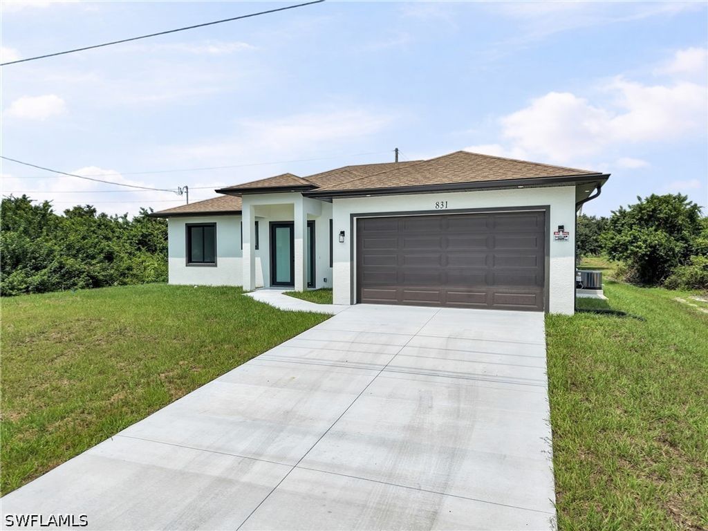 831 Bently St E, Lehigh Acres