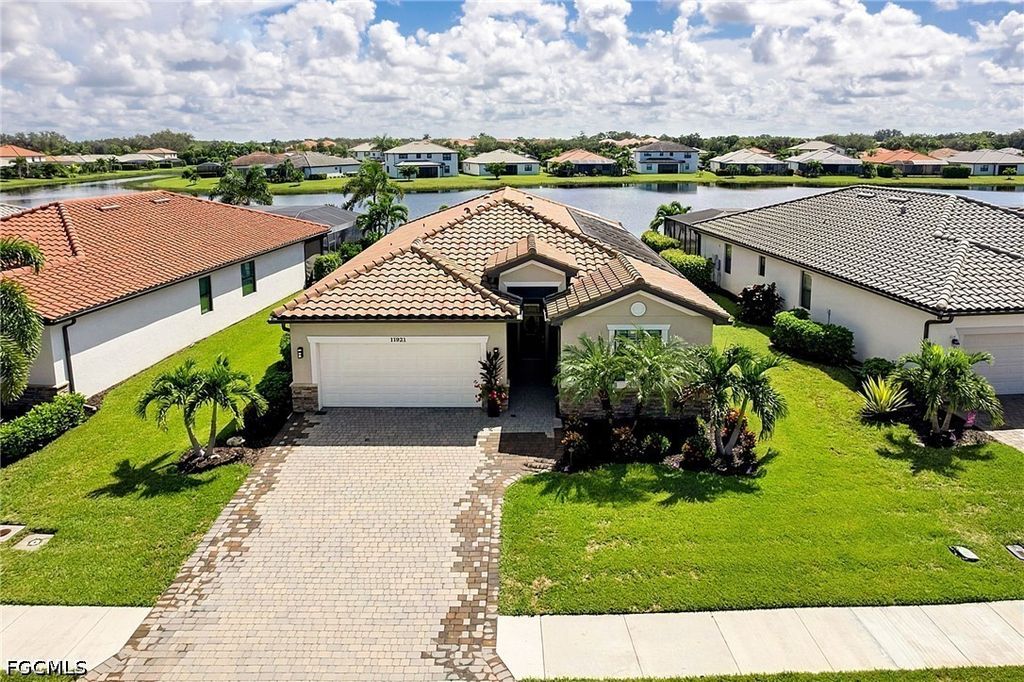 11921 Arbor Trace Dr, Fort Myers