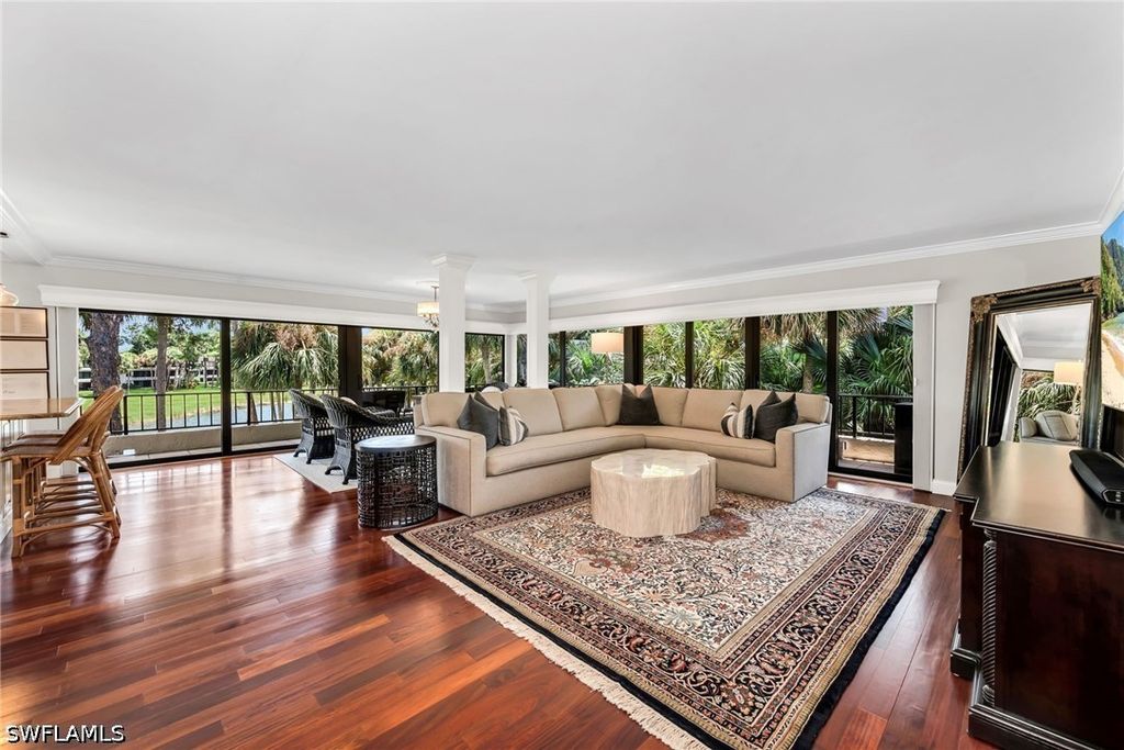 105 Clubhouse Ln 389, Naples