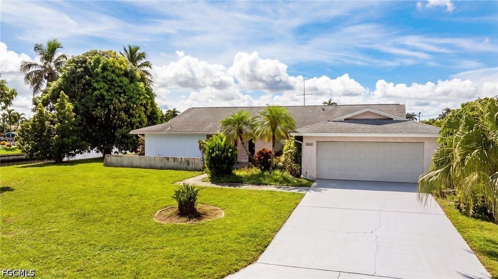 928 Se 43rd St, Cape Coral