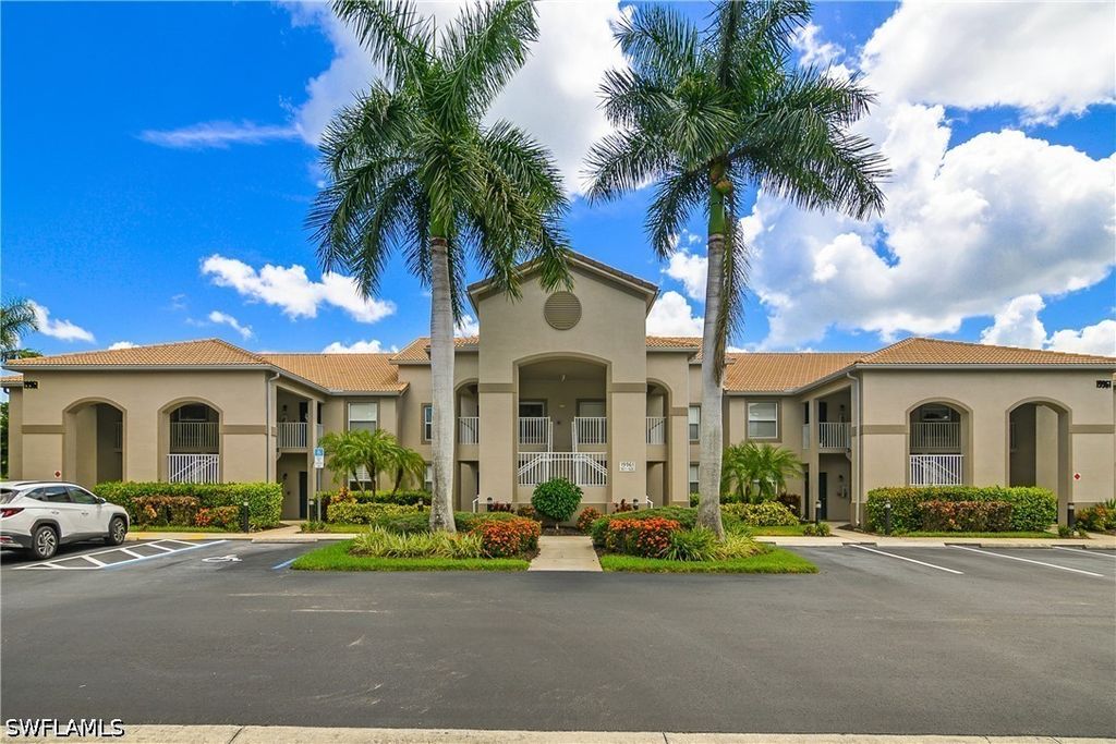 19961 Barletta Ln 1623, Estero