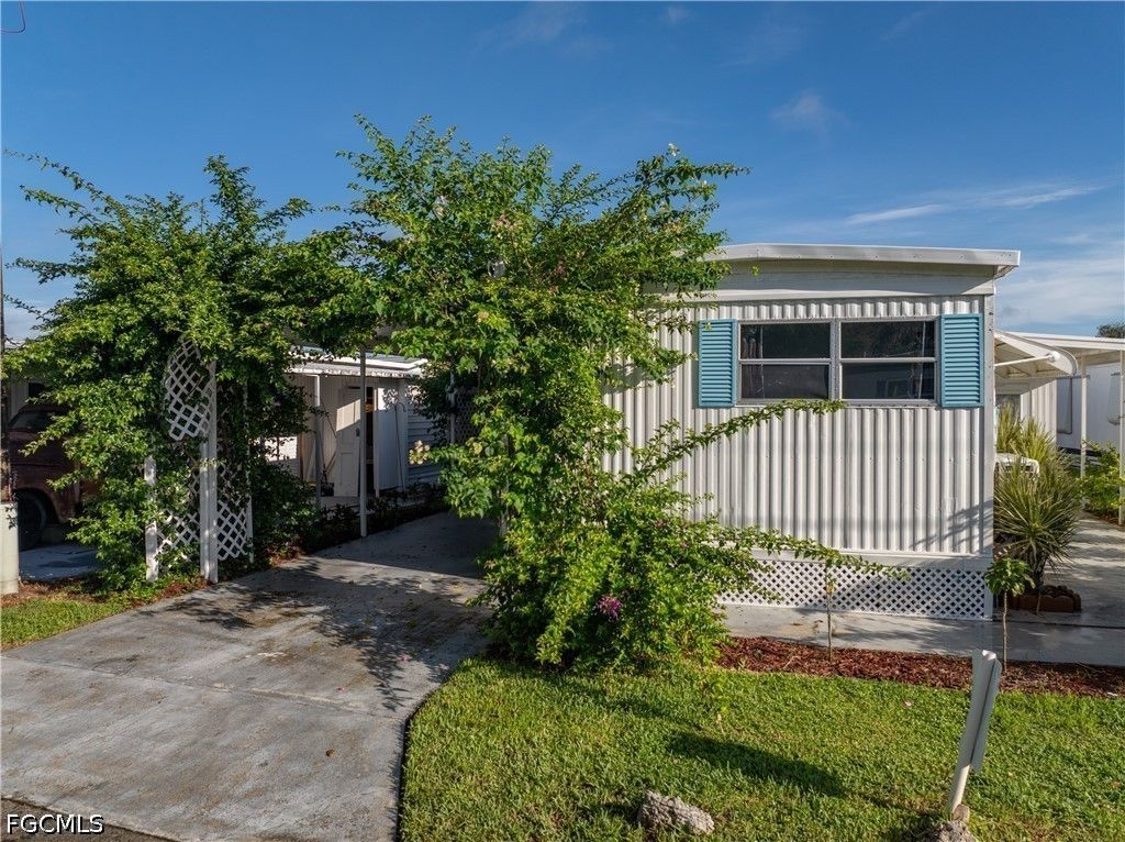 2012 S Olga Dr 28, Fort Myers
