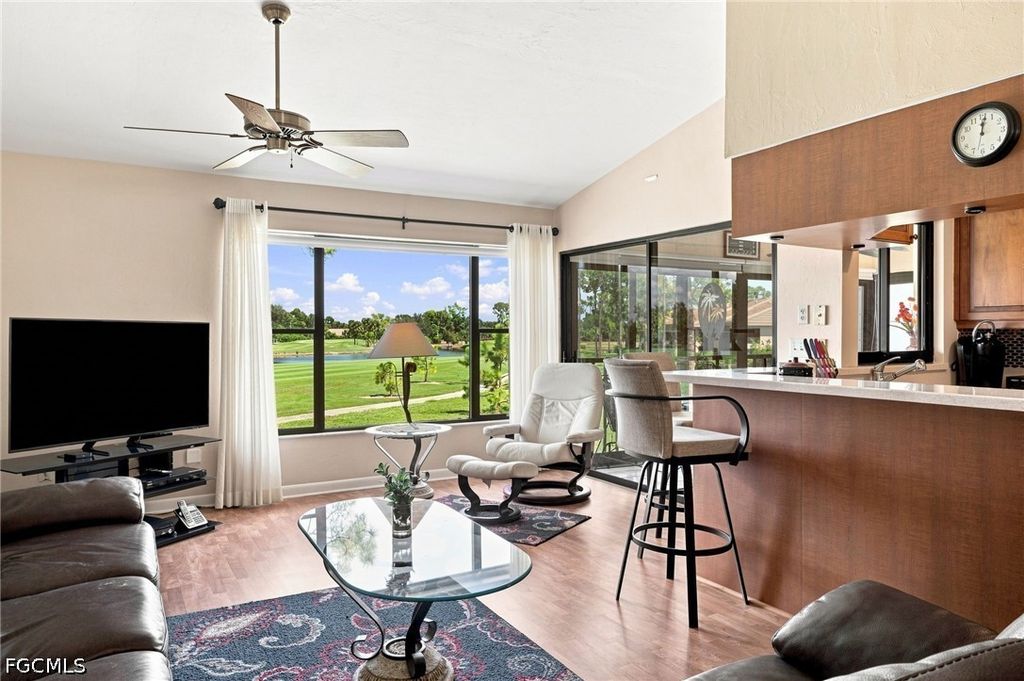 5585 Trlwinds Dr 324, Fort Myers