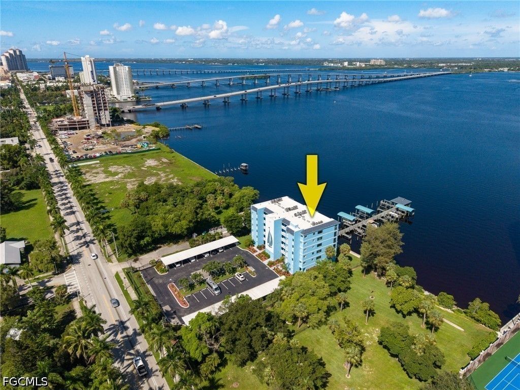 2711 First St 304, Fort Myers