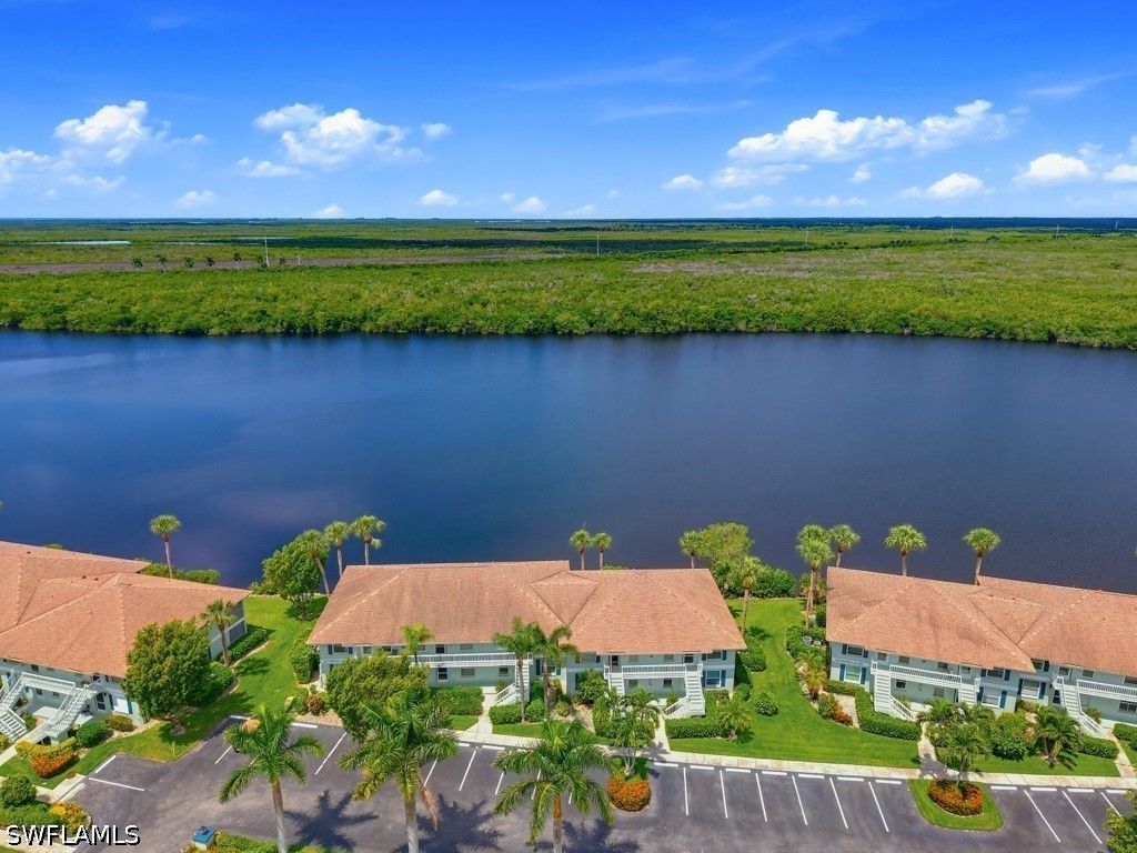 1025 Mainsail Dr 203, Naples