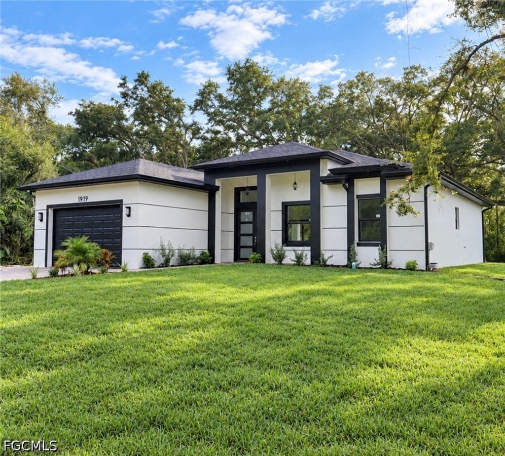 1919 Robert Ave, Lehigh Acres