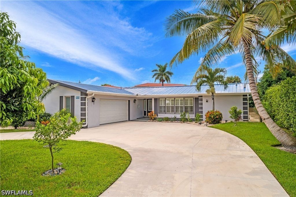 1072 Wisconsin Dr, Naples