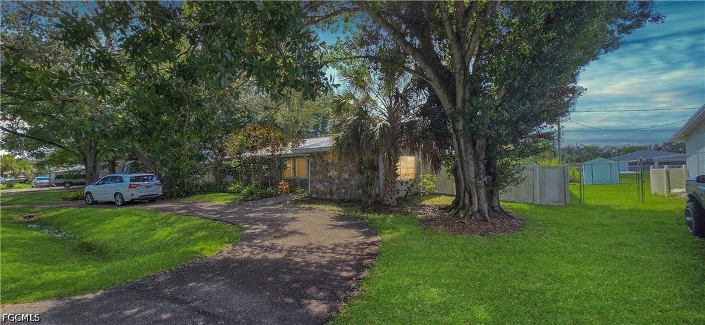 13823 2nd St 827, Fort Myers