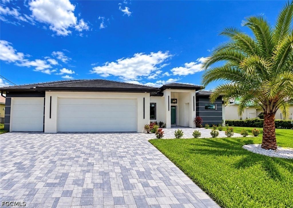 32 Sw 13th Ter, Cape Coral