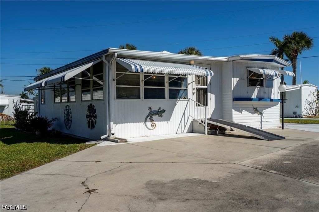 5558 Palm Beach Blvd 14, FORT MYERS