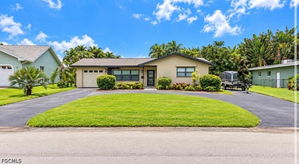 457 Grenier Dr, North Fort Myers