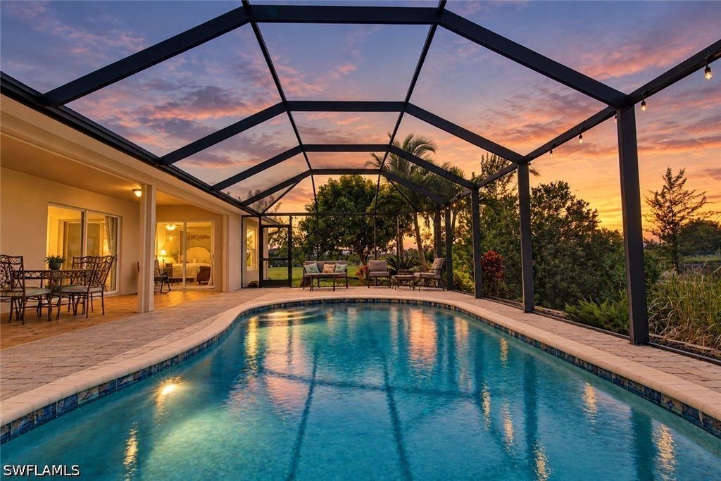 927 Sw 28th Ter, CAPE CORAL