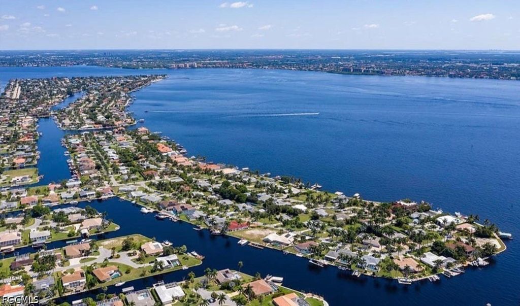 269 Bayshore Dr, Cape Coral