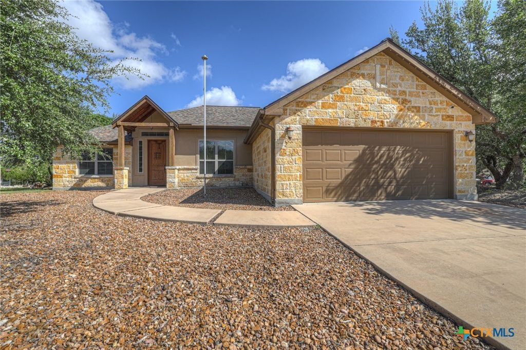 1184 Summit Bluff, Canyon Lake