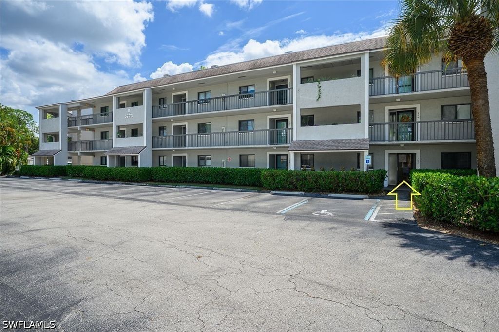 5773 Gage Ln 104b, Naples