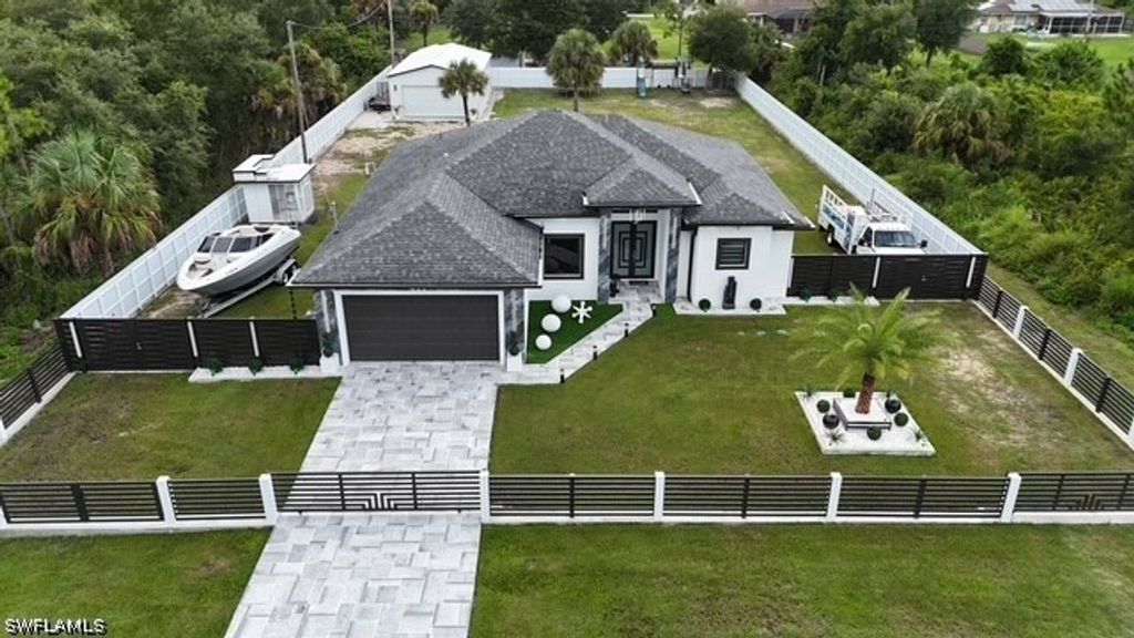 611 Lake Ave, LEHIGH ACRES