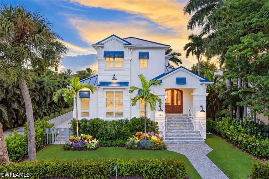 844 8th St S, Naples