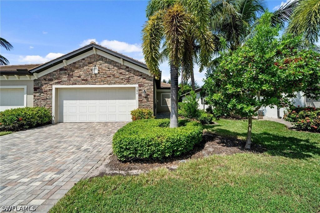 9086 Woodhurst Dr, Naples