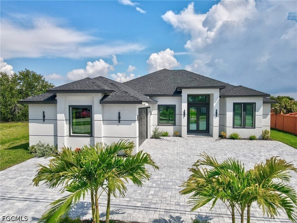 613 Gleason Pkwy, Cape Coral