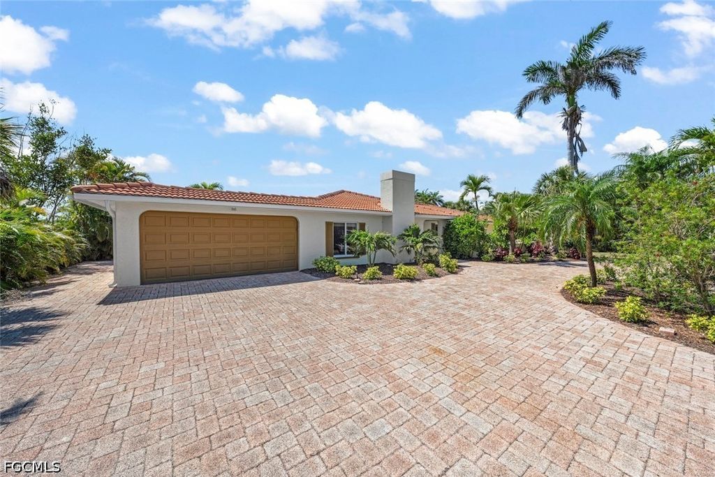 9421 Moonlight Dr, Sanibel