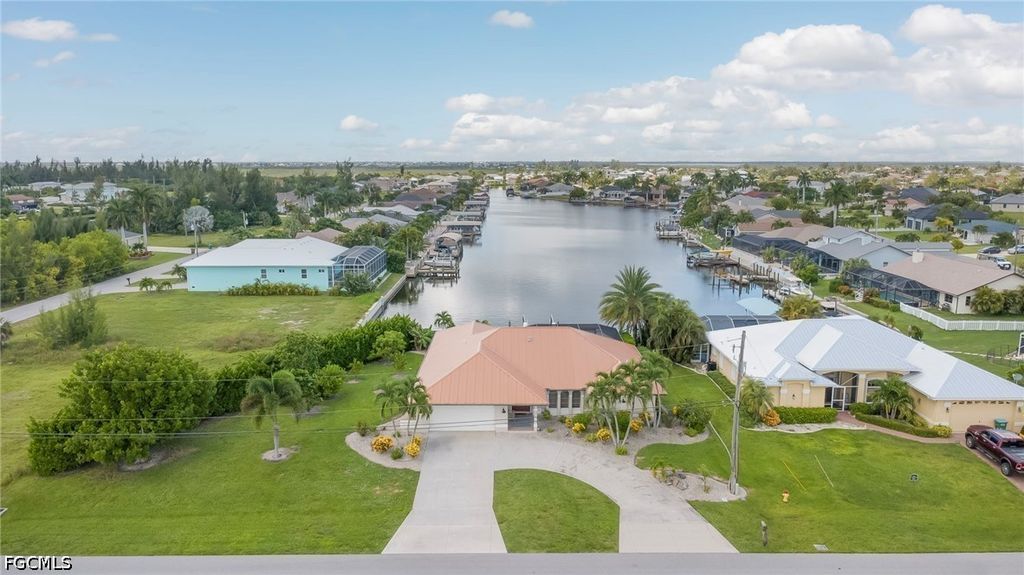 716 Sw 32nd Ct, Cape Coral