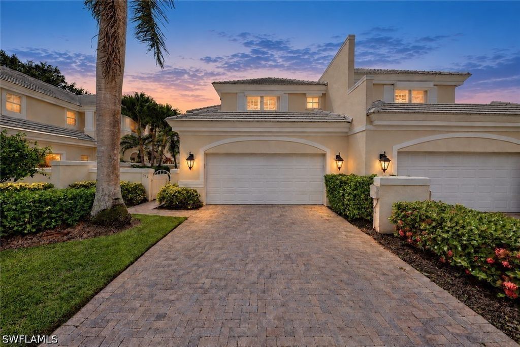 392 Carlton Pl 3, Naples