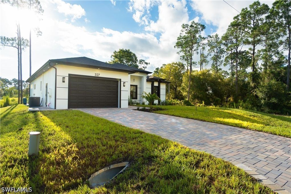 327 Lownde Ave S, Lehigh Acres