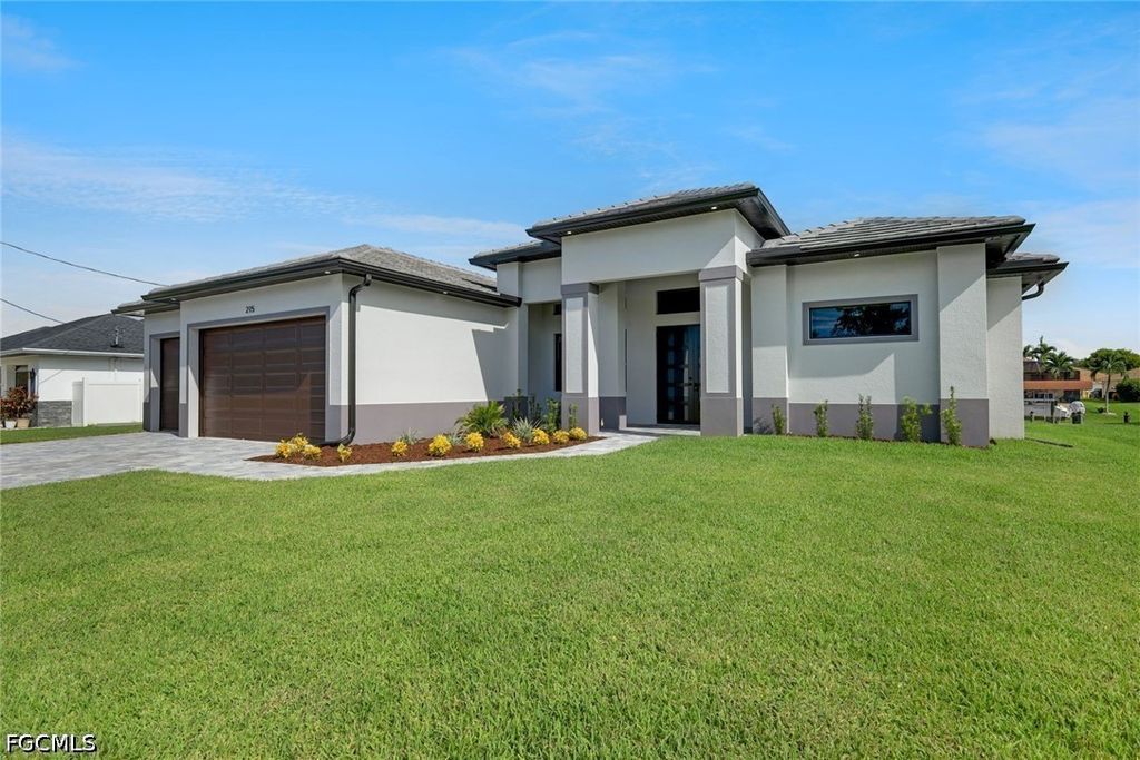 215 Sw 37th Ln, Cape Coral