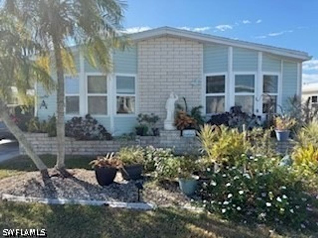 472 Sharks Pt, North Port