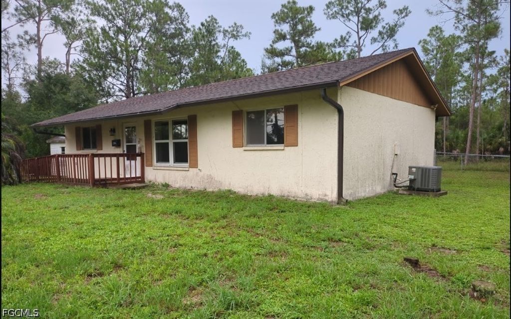 2104 E 9th St, LEHIGH ACRES