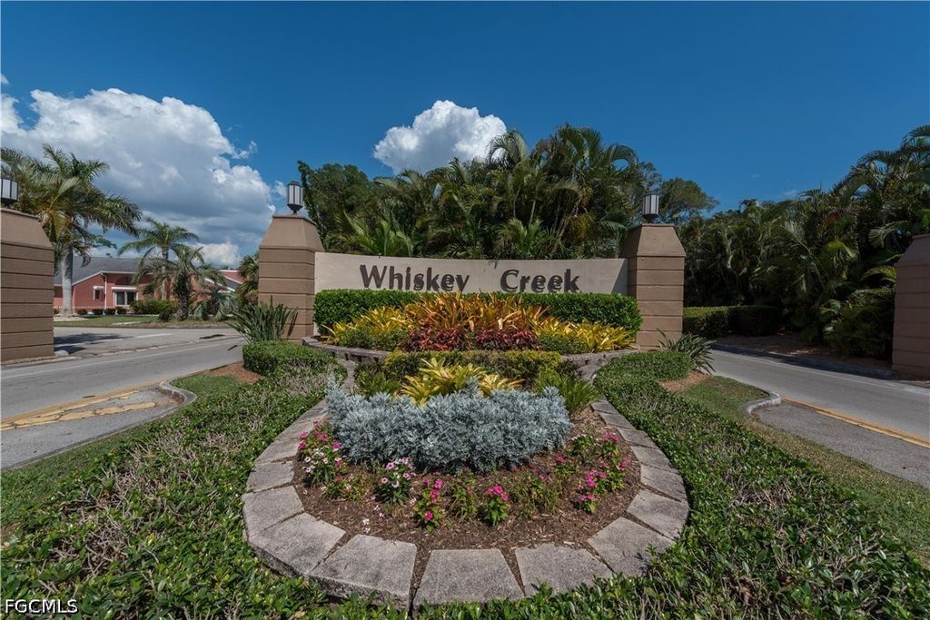 5586 Pendlewood Ln, Fort Myers