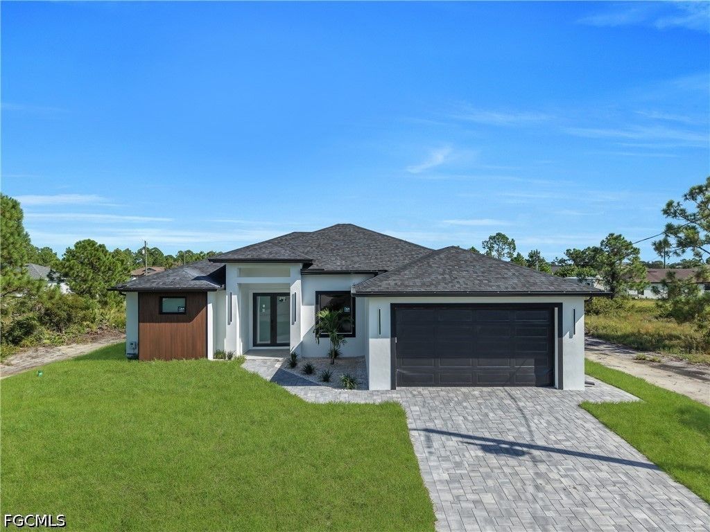 2810 42nd St W, Lehigh Acres
