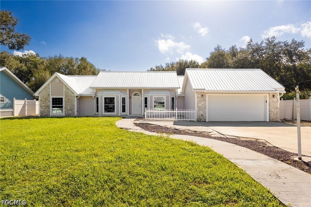 115 N Oak St, LABELLE