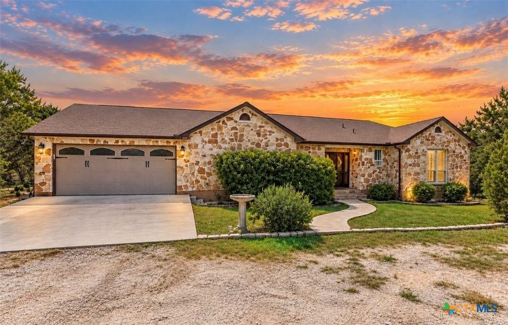 1157 Lasso Loop, Canyon Lake