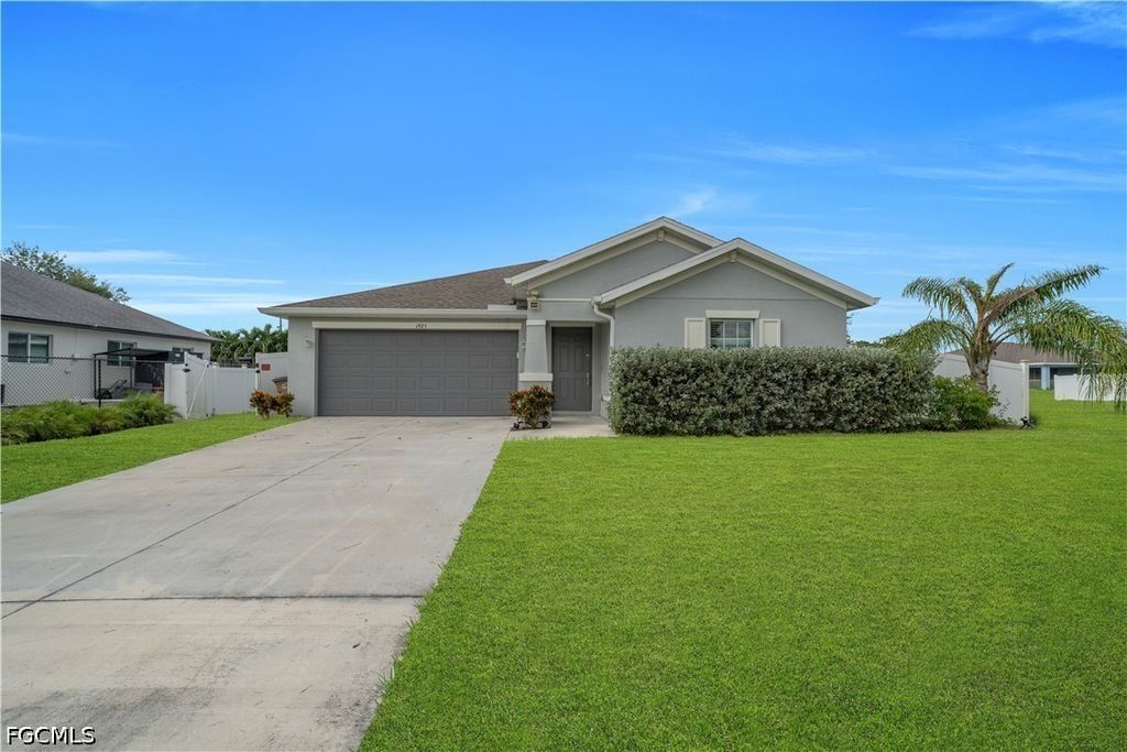 1925 Ne 33rd Ln, Cape Coral