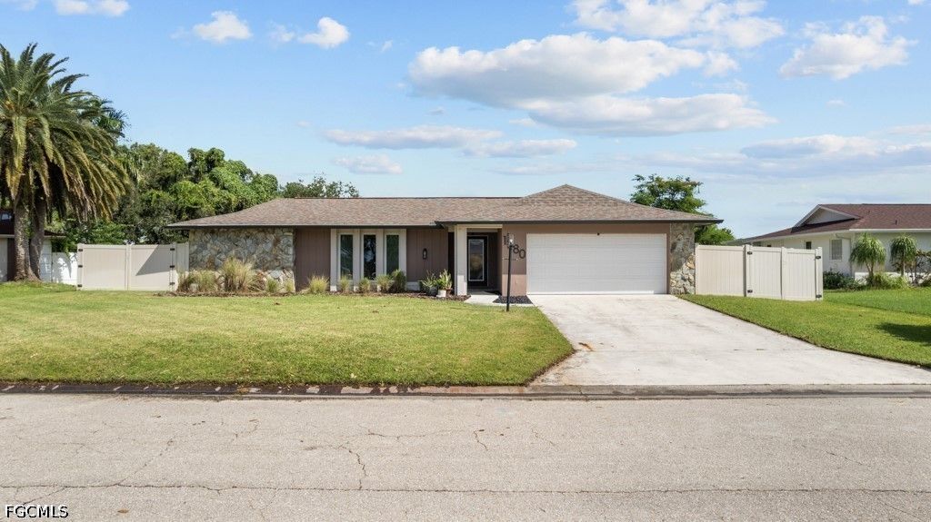 1380 Burgundy Dr, FORT MYERS