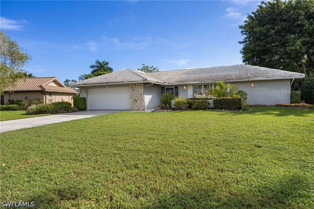 379 Torrey Pines Pt, Naples