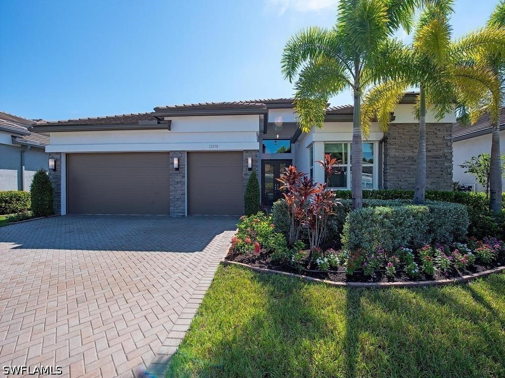 12058 Mimosa St, Naples