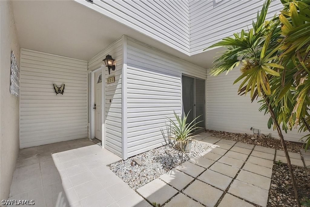 522 Bristle Cone Ln 62, Naples