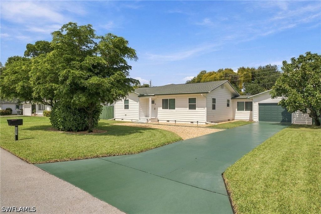 1657 Ardmore Rd, Fort Myers