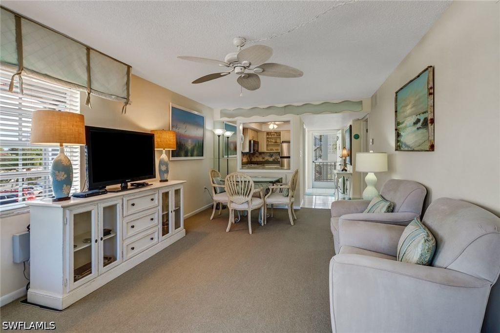 5 High Point Cir W 211, Naples
