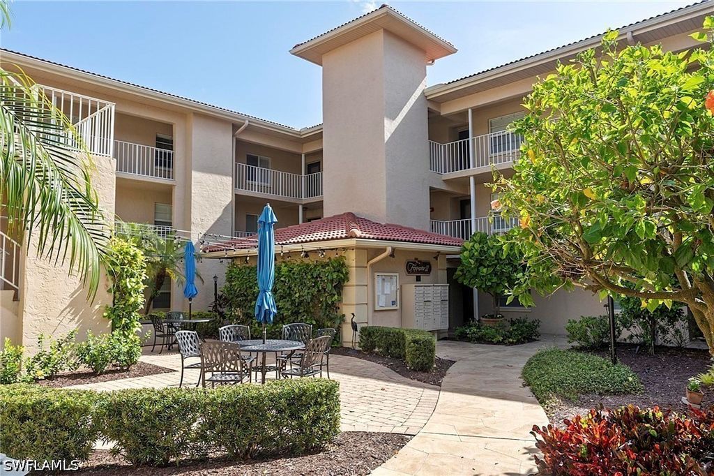 1051 Foxfire Ln 307, Naples