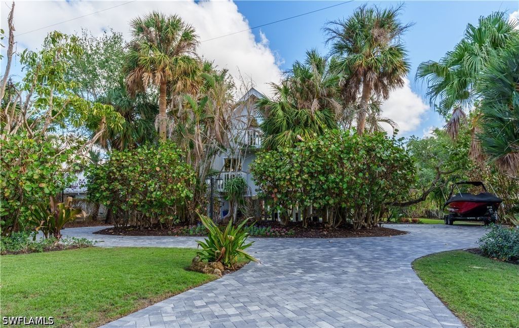 5058 Seahorse Ave, Naples