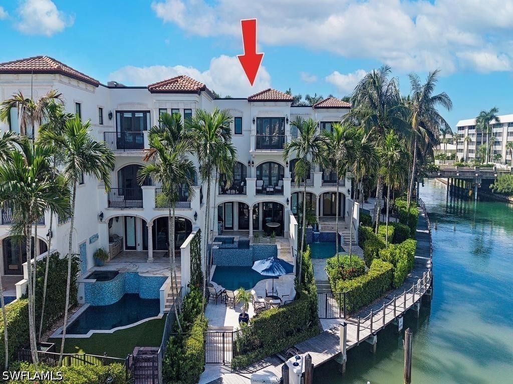 221 Harbour Dr 6, Naples