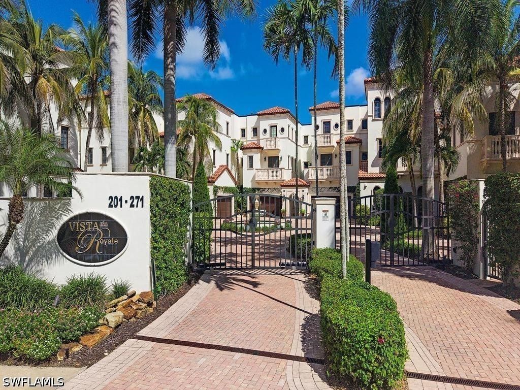 221 Harbour Dr 6, Naples