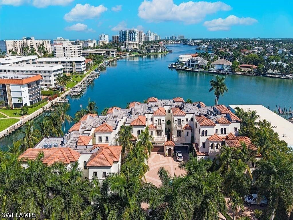 221 Harbour Dr 6, Naples