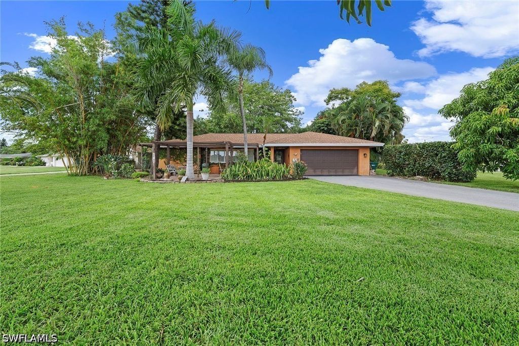 511 Eastwood Dr, Naples