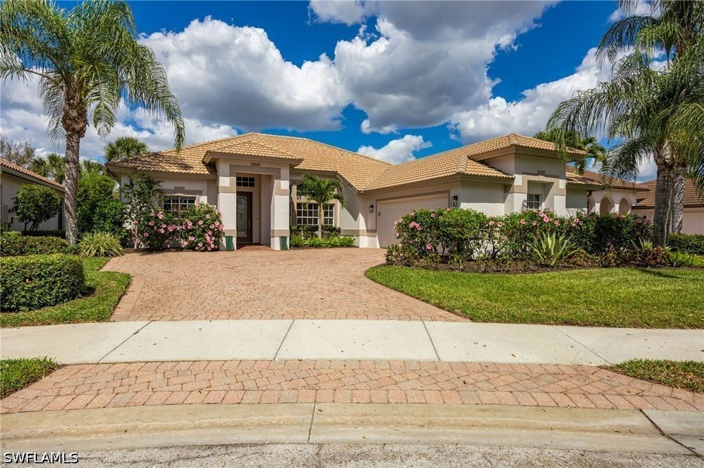 9049 Bronco Ct, Naples