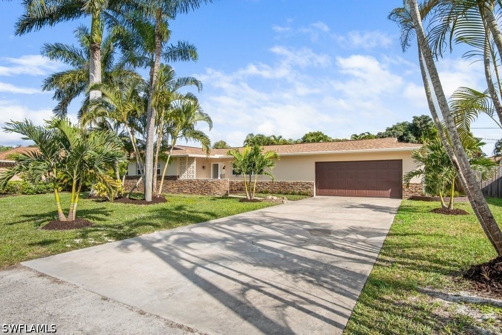 152 Coral Vine Dr, Naples